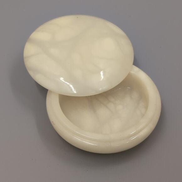 Volterra Hand Carved Alabaster Cream Marbled Swivel-Top Trinket Box By Ducceschi - Picture 1 of 3
